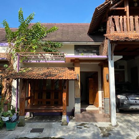 Rengganis Homestay Yogyakarta Bagian luar foto