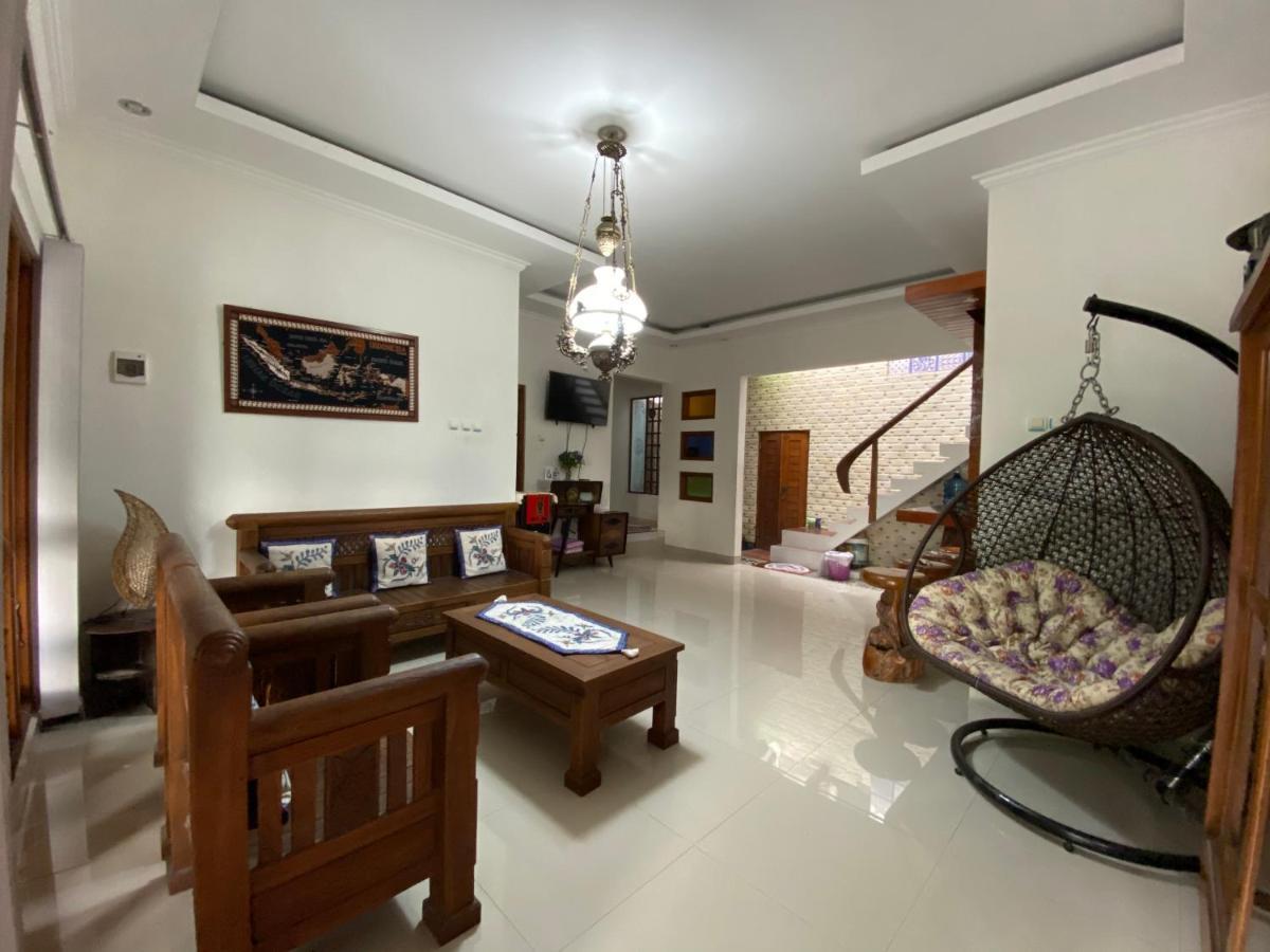 Rengganis Homestay Yogyakarta Bagian luar foto