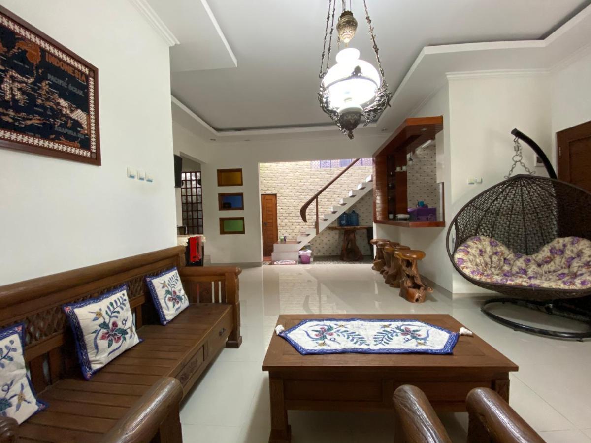 Rengganis Homestay Yogyakarta Bagian luar foto
